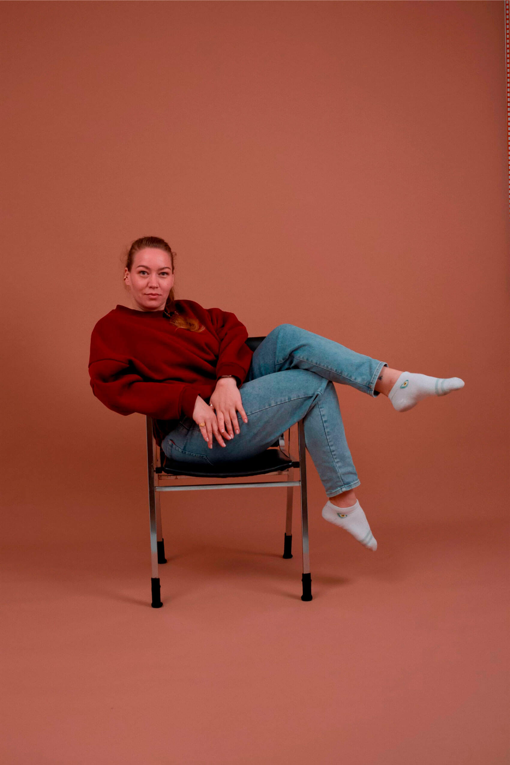 Студия автопортрета бежевый фон